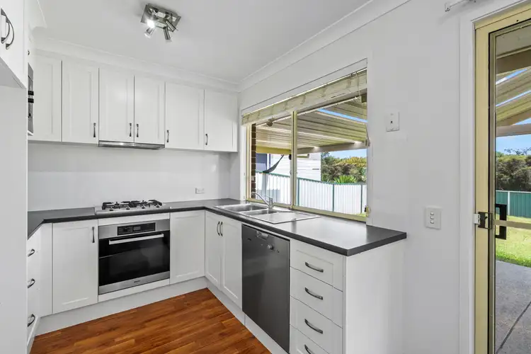 31 Lancaster Parade, Bateau Bay NSW 2261