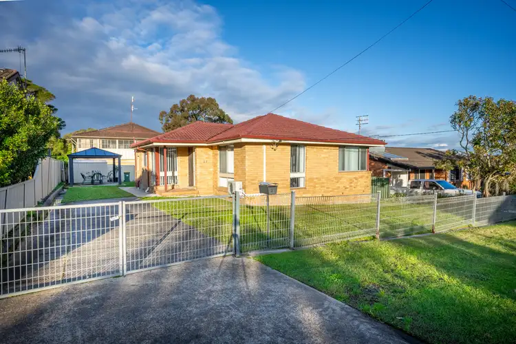 37 Rolfe Street, Kanwal NSW 2259