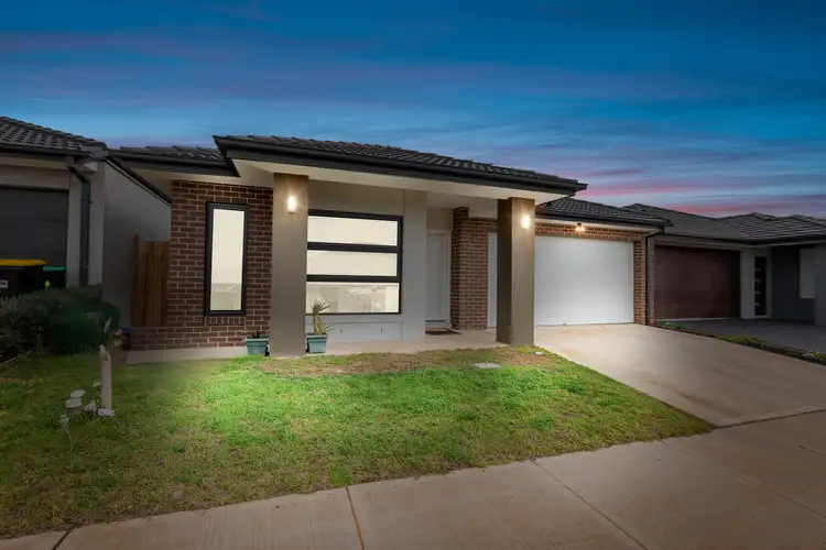 4 Benhar Street, Thornhill Park VIC 3335