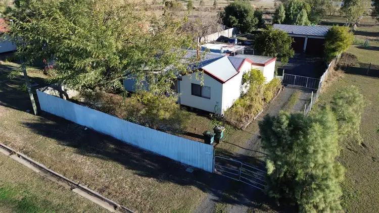 12 Earl Street, Jondaryan QLD 4403