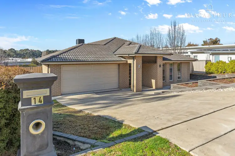 14 Plunkett Drive, Lake Albert NSW 2650