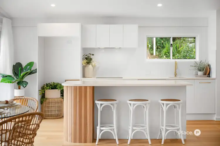 4 Nealdon Street