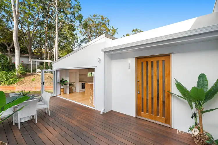 4 Nealdon Street, Holland Park QLD 4121