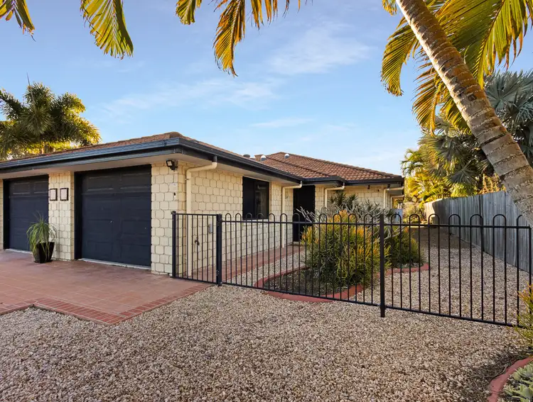 2/3 Ladbroke Crescent, Urangan QLD 4655