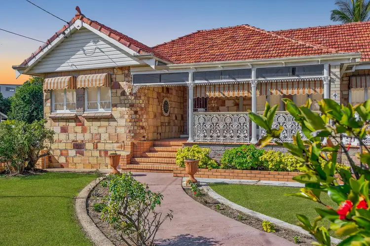 Second view of Homely house listing, 4 Laura Street, Clontarf QLD 4019