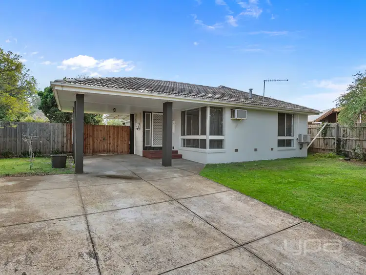 6 Glamis Place, Melton West VIC 3337