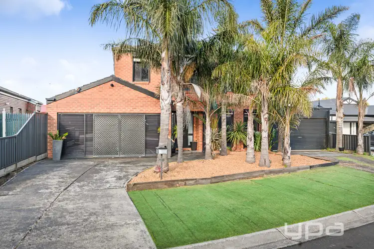 4 Pinnock Avenue, Roxburgh Park VIC 3064