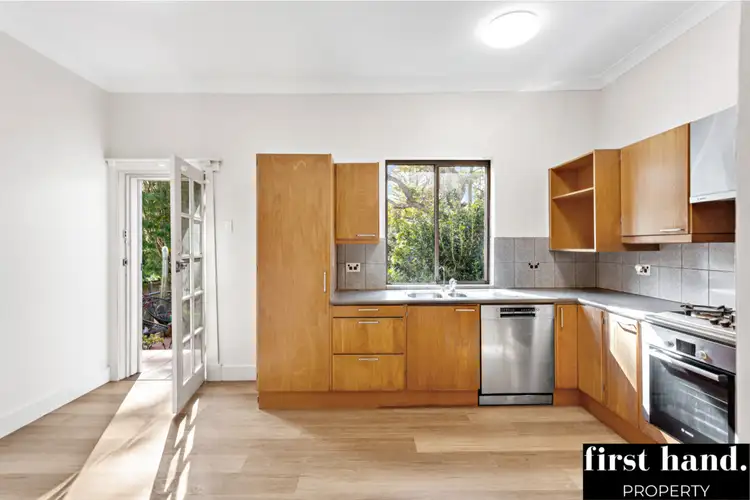 27 Bream Street