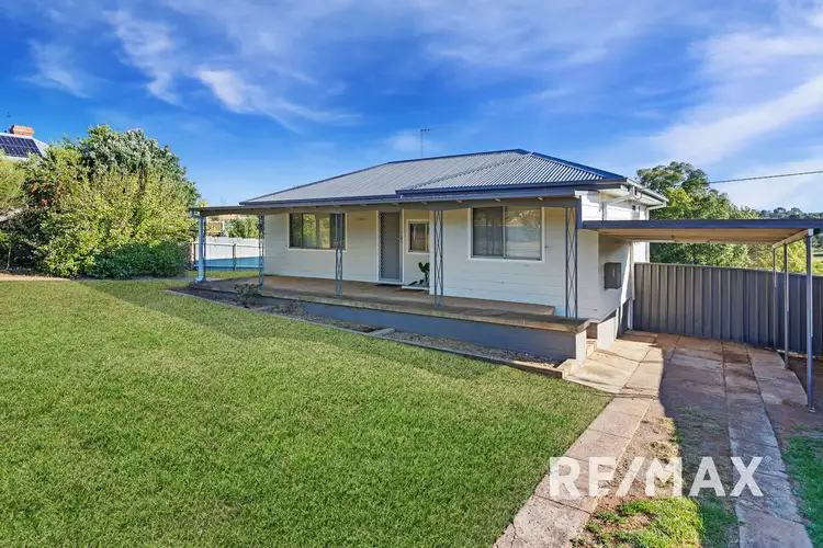 64 George Street, Junee NSW 2663