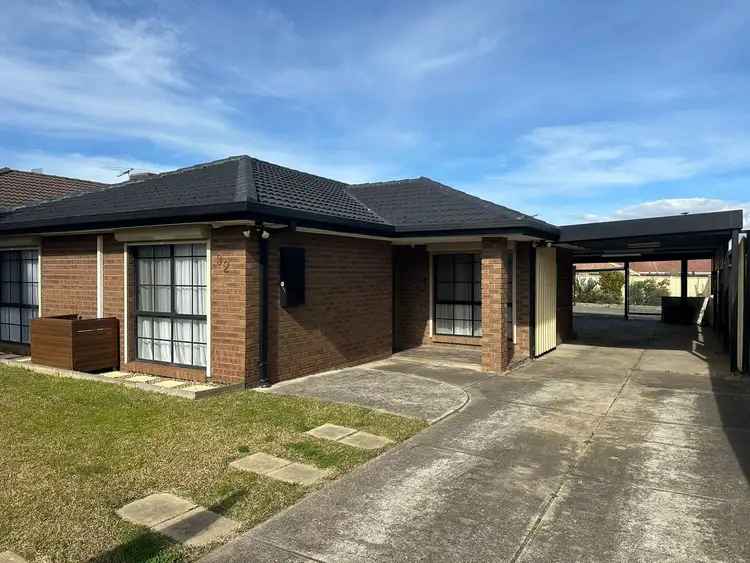 32 Bicentennial Crescent, Meadow Heights VIC 3048