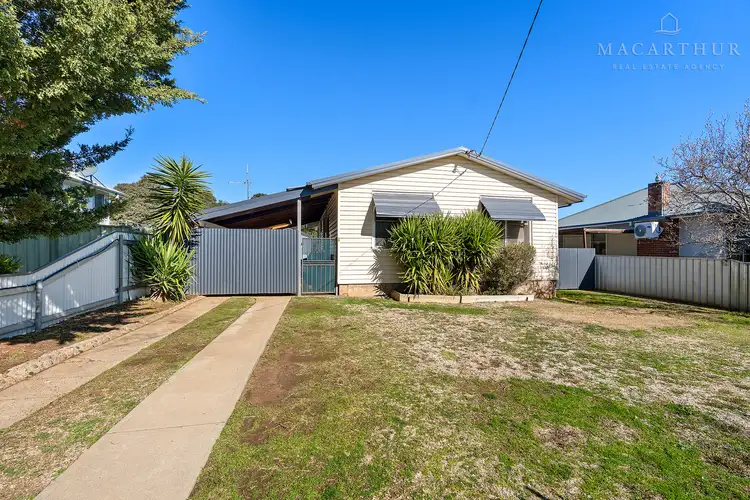 69 Phillip Avenue, Mount Austin NSW 2650