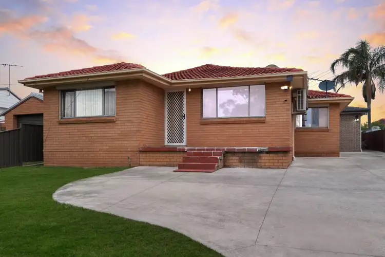 16 Taminga Road, Green Valley NSW 2168