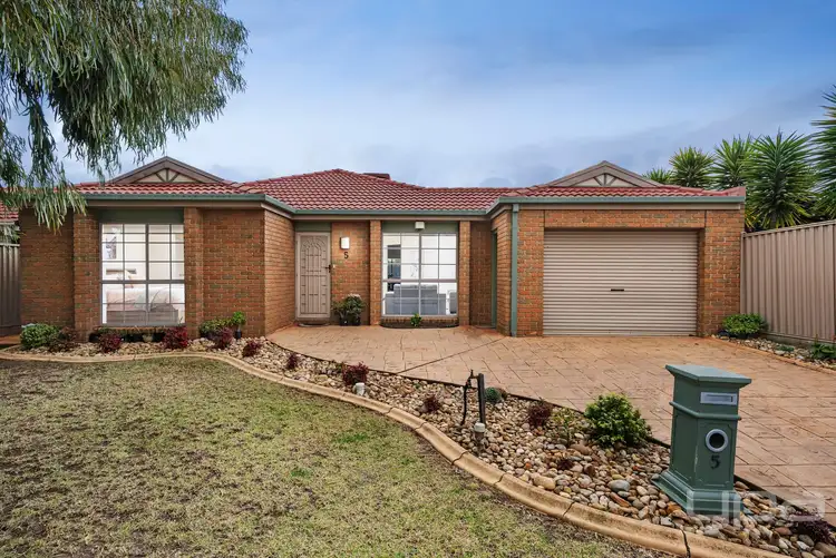 5 Doran Walk, Delahey VIC 3037