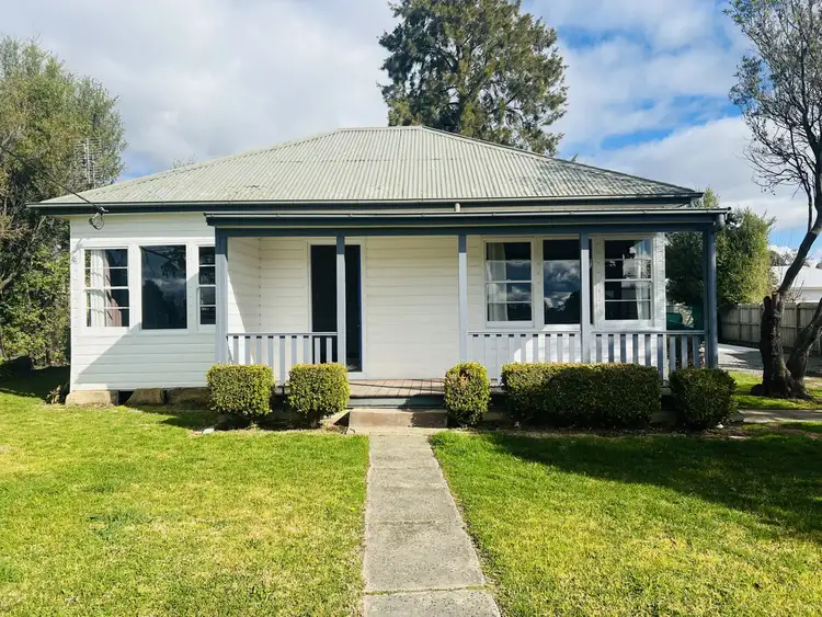 6 Parkes Road, Moss Vale NSW 2577