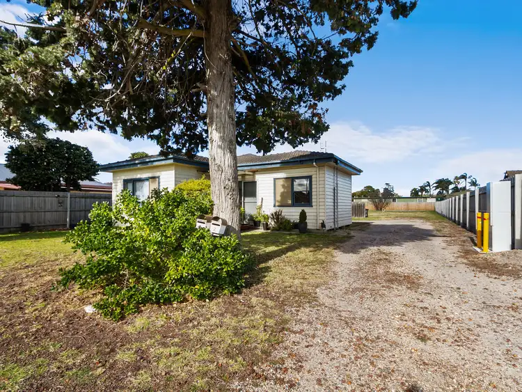 70 Roadknight Street, Lakes Entrance VIC 3909