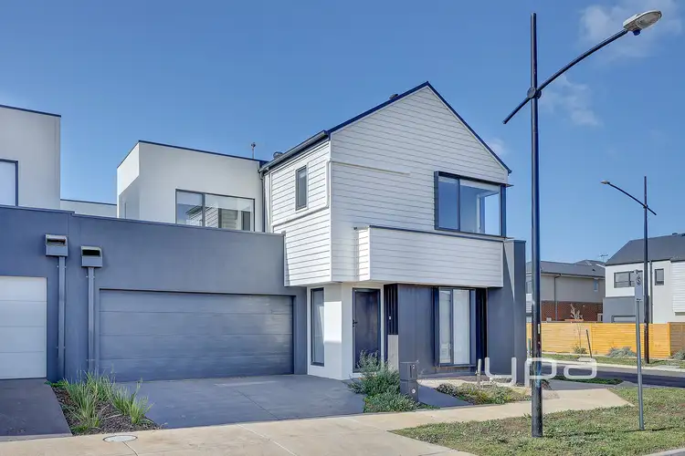2 Avola Way
