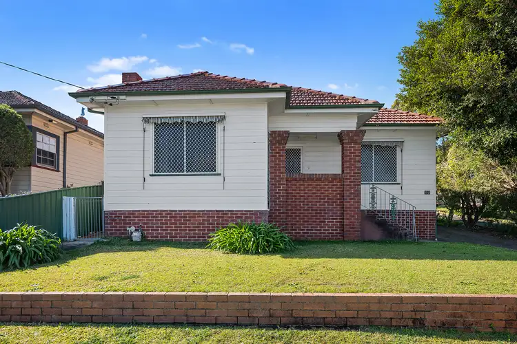 82 Crescent Road, Waratah NSW 2298