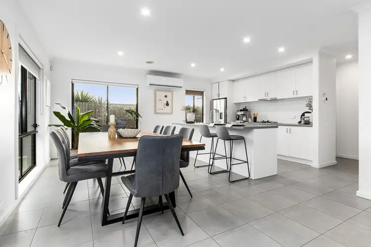 19 Hotelier Court, Skye VIC 3977