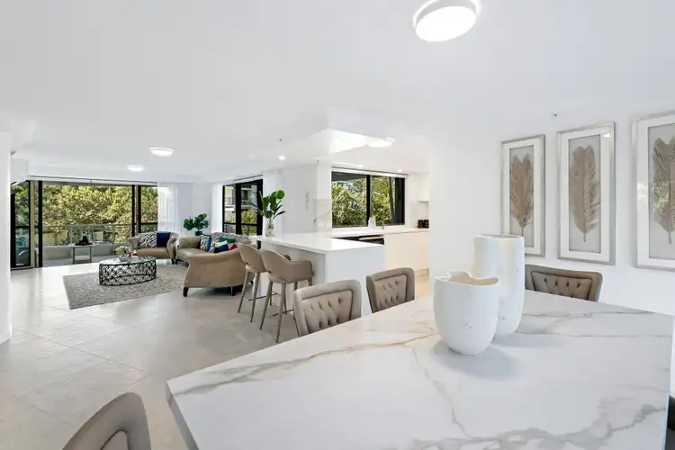 7/3 Cunningham Avenue, Main Beach QLD 4217