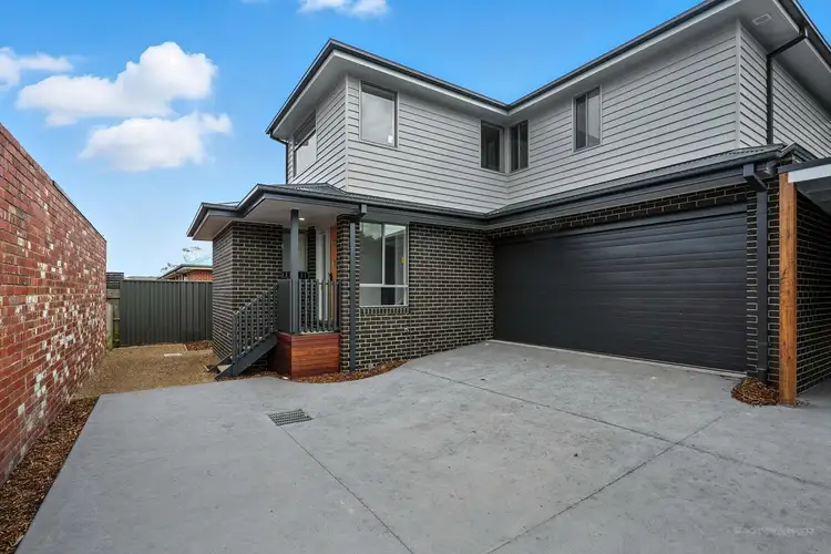 2/20 Sybella Avenue, Koo Wee Rup VIC 3981
