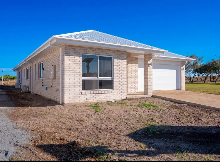 7 Greenway Drive, Coral Cove QLD 4670
