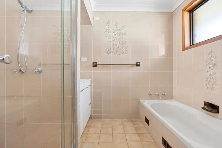 17 Bay Road, The Entrance NSW 2261