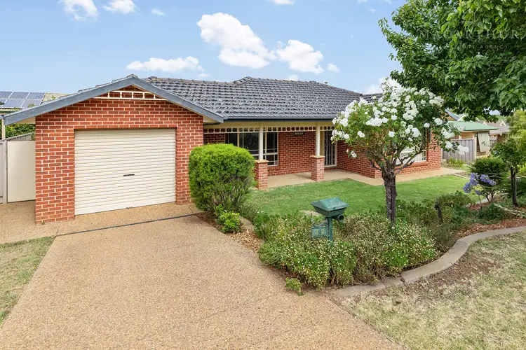 2/2 Lachlan Place, Tatton NSW 2650