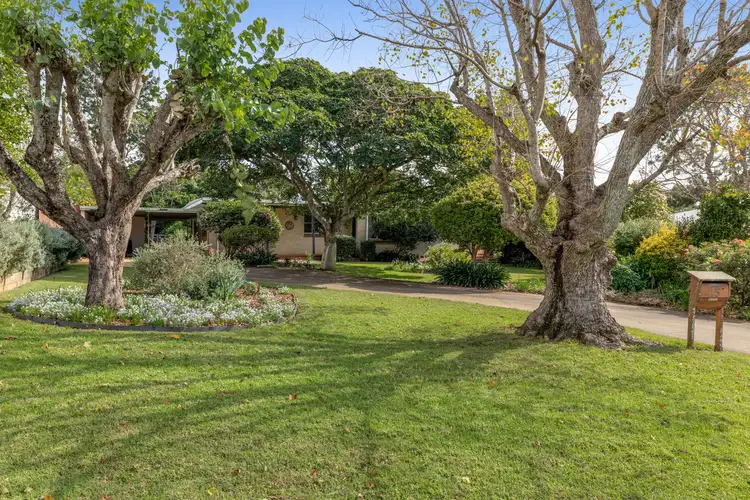 15 Talinga Street, Mount Lofty QLD 4350