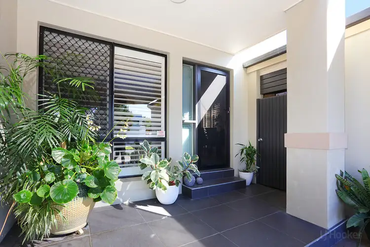 2/28 Abalone Avenue, Paradise Point QLD 4216