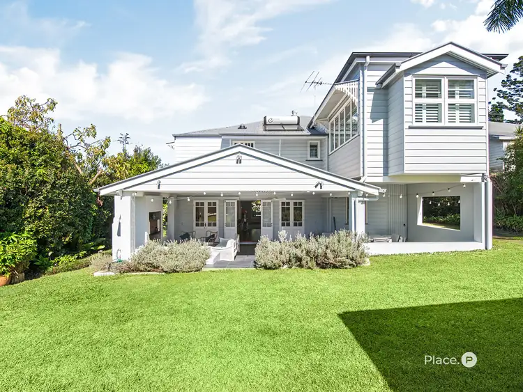 102 McIlwraith Avenue, Norman Park QLD 4170