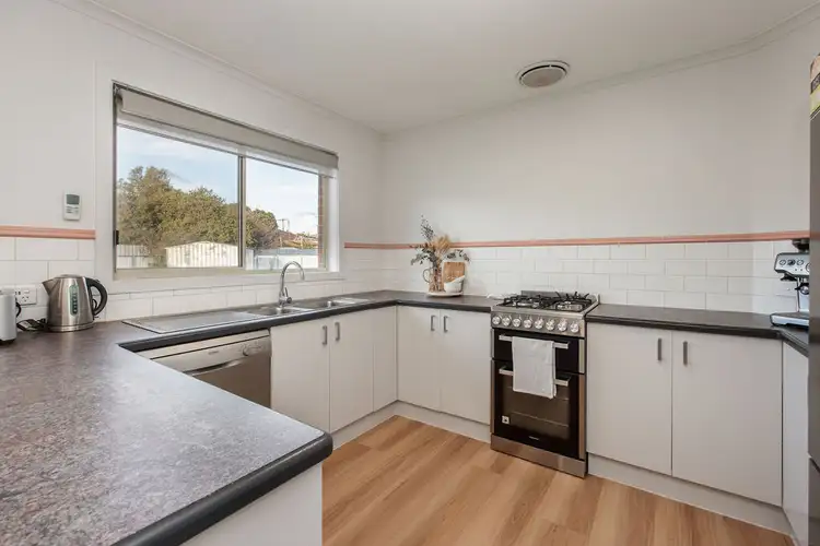 Fourth view of Homely house listing, 19 Sonia Court, Wodonga VIC 3690