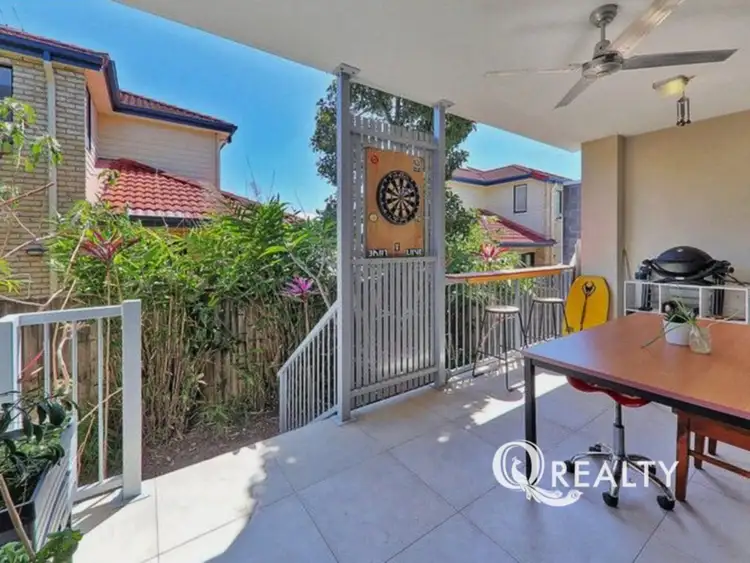 2/28 Adelaide Street, Carina QLD 4152