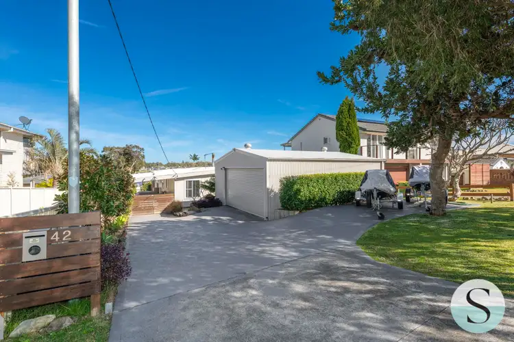 42 Gordon Avenue, Summerland Point NSW 2259