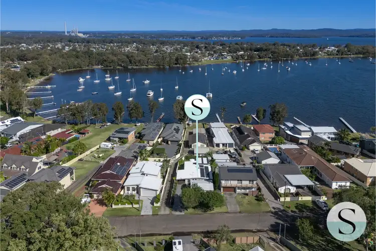 42 Gordon Avenue, Summerland Point NSW 2259