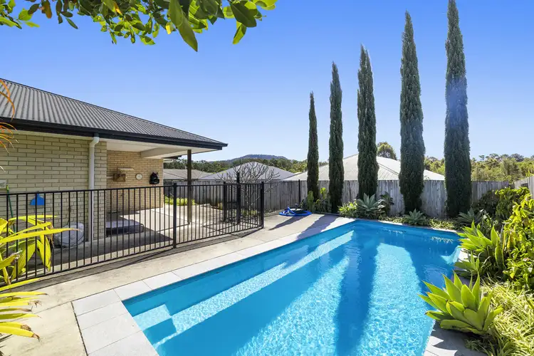 34 Featherwood Crescent