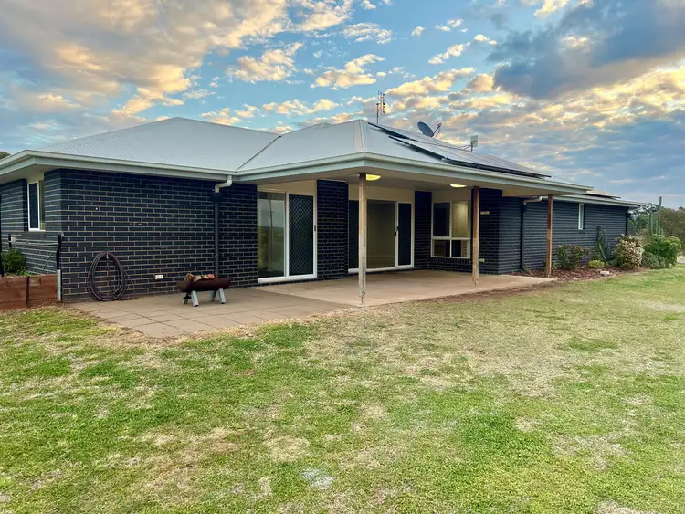 4 Sussex Drive, Oakey QLD 4401