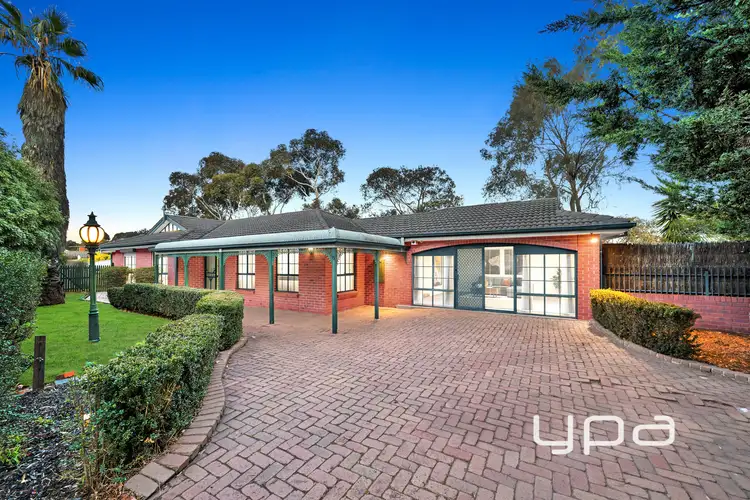 6 Garden Close, Hillside VIC 3037