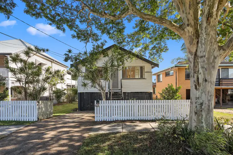 32 Robinson Street, Coorparoo QLD 4151