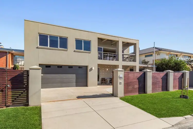 10 Balmoral Avenue, Safety Beach VIC 3936