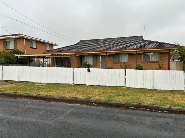 8 Hinton Street, Wilsonton QLD 4350