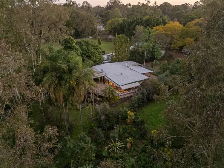 102-104 Dampier Street, Barellan Point QLD 4306