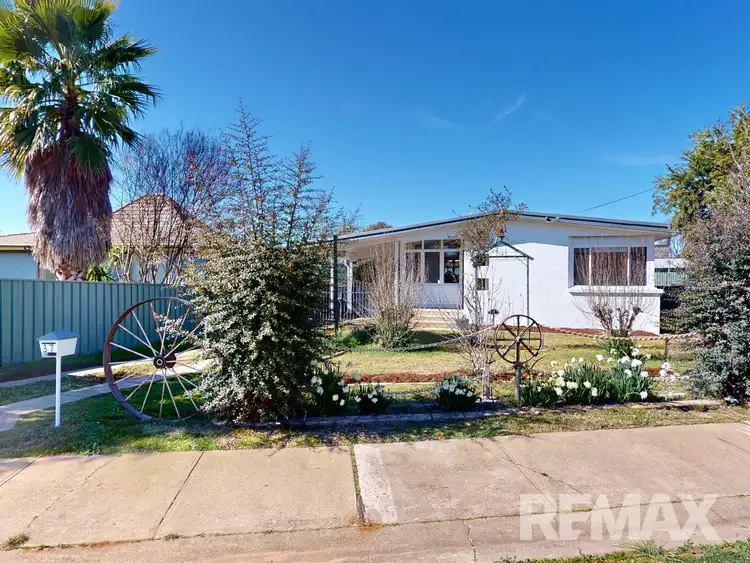 37 Chifley Crescent, Kooringal NSW 2650