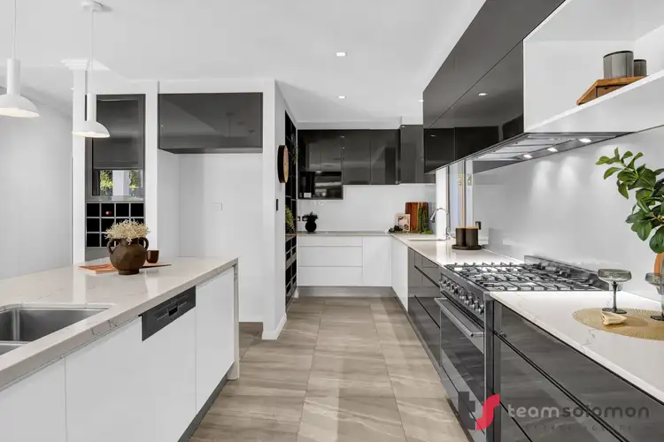 51 Nelson Place, Carindale QLD 4152
