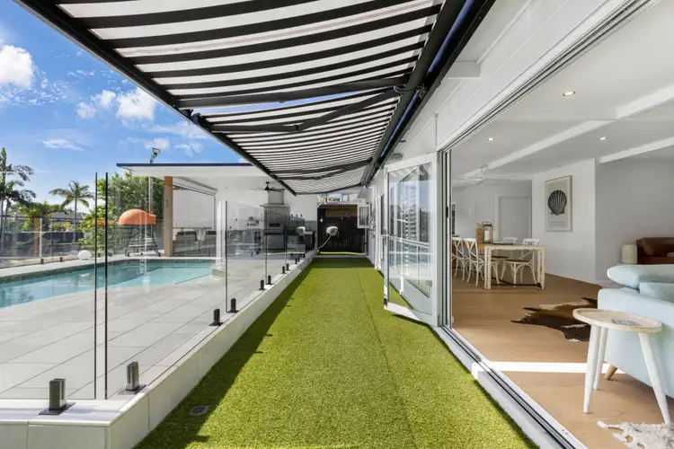 9 Summerland Key, Broadbeach Waters QLD 4218