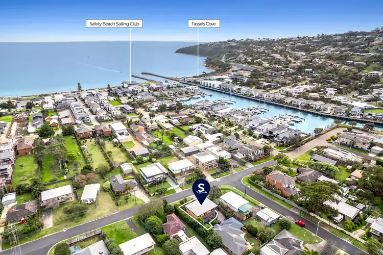 96 Seaview Avenue, Safety Beach VIC 3936
