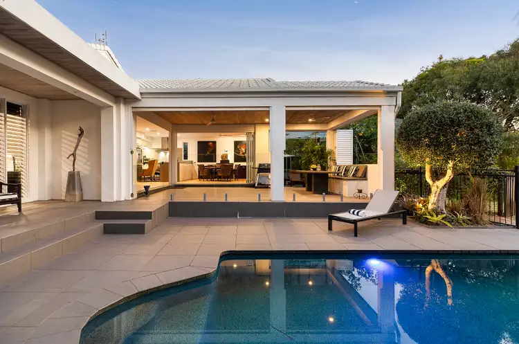 19 Moonbeam Crescent, Castaways Beach QLD 4567