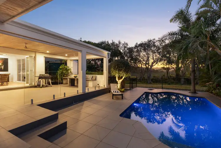 19 Moonbeam Crescent, Castaways Beach QLD 4567