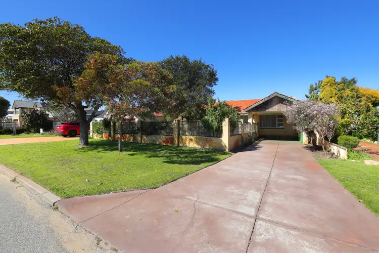 6 Davy Street, Alfred Cove WA 6154