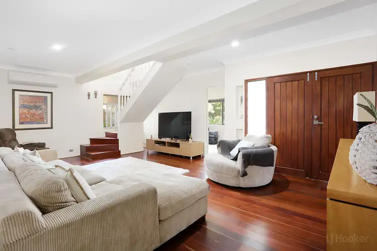 73 Jacaranda Avenue, Hollywell QLD 4216