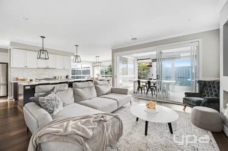 32 Parkfront Crescent, Roxburgh Park VIC 3064
